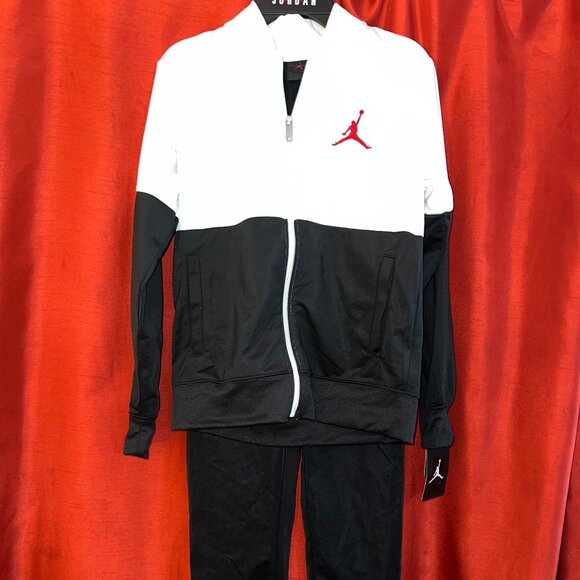 NWT - Boys 2-Piece Black & White Nike Air Jordan Outfit - Size Medium - Picture 1 of 6